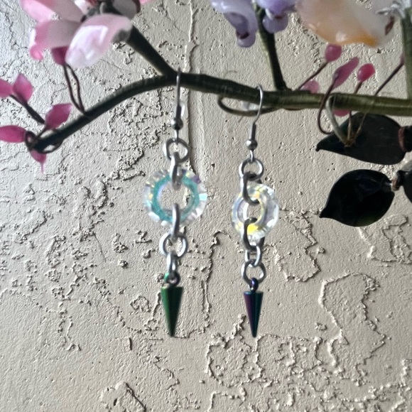 Iridescent rainbow Swarovski circle charms + dangly green purple spikes earrings - Picture 14 of 16